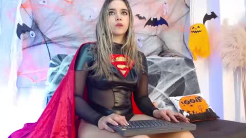 Snapshot of violetarainn chatting on 10-07-25, 11:40 Violeta online show from 10-07-25, 11:40