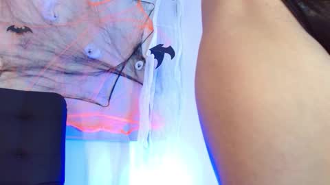 Snapshot of violetarainn chatting on 10-24-25, 04:14 Violeta online show from 10-24-25, 04:14