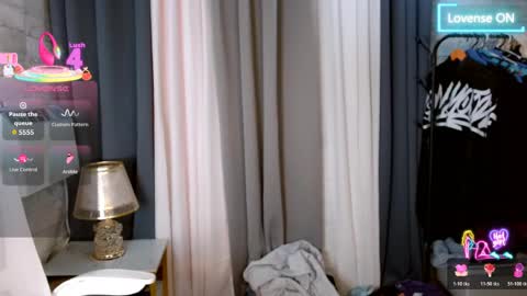 Snapshot of violetasha chatting on 05-12-26, 12:35 violet online show from 05-12-26, 12:35