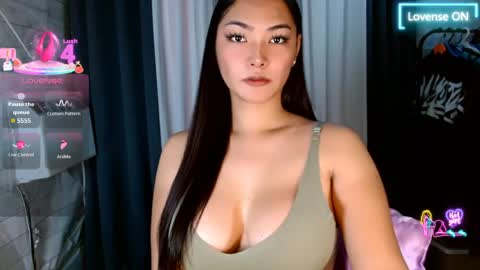 Snapshot of violetasha chatting on 05-21-26, 12:17 violet online show from 05-21-26, 12:17