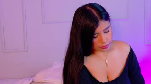 Violet online show from 05-18-26, 01:17