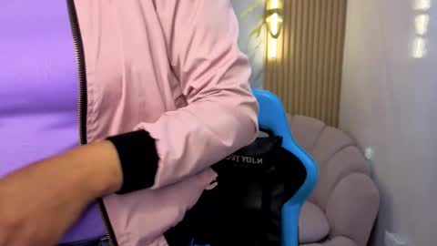 violeth_b online show from 10-08-25, 12:47