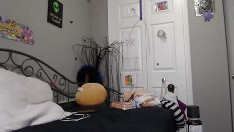 Violet Hooper online show from 01-08-25, 05:05