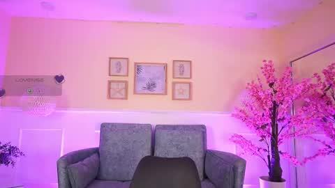 Snapshot of violetjonesx chatting on 05-14-26, 11:39 violetjonesx online show from 05-14-26, 11:39