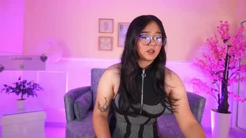 Snapshot of violetjonesx chatting on 05-15-26, 11:39 violetjonesx online show from 05-15-26, 11:39