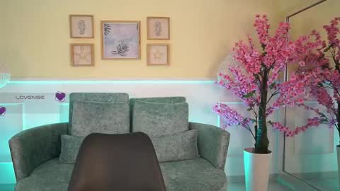 Snapshot of violetjonesx chatting on 06-04-26, 11:38 violetjonesx online show from 06-04-26, 11:38