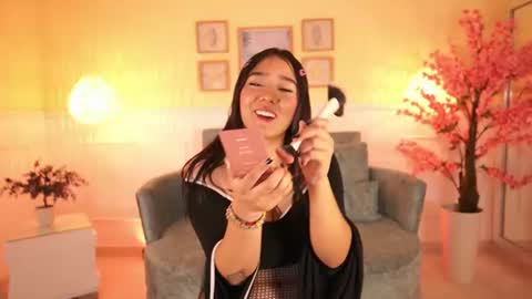 Snapshot of violetjonesx chatting on 06-10-26, 11:42 violetjonesx online show from 06-10-26, 11:42