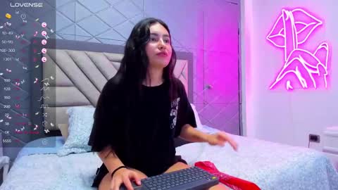 Snapshot of violetrousse chatting on 01-31-25, 06:47 Violet Rousse online show from 01-31-25, 06:47