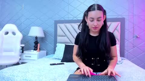 Snapshot of violetrousse chatting on 02-03-25, 12:47 Violet Rousse online show from 02-03-25, 12:47