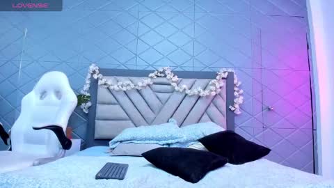 Snapshot of violetrousse chatting on 02-09-25, 07:52 Violet Rousse online show from 02-09-25, 07:52