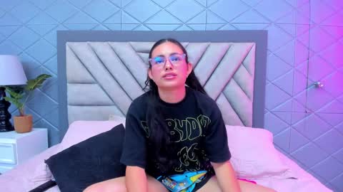 Snapshot of violetrousse chatting on 02-10-25, 03:53 Violet Rousse online show from 02-10-25, 03:53