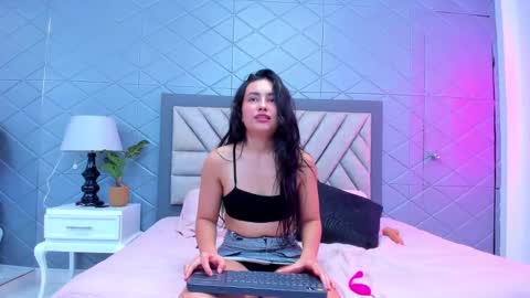 Snapshot of violetrousse chatting on 02-10-25, 06:56 Violet Rousse online show from 02-10-25, 06:56