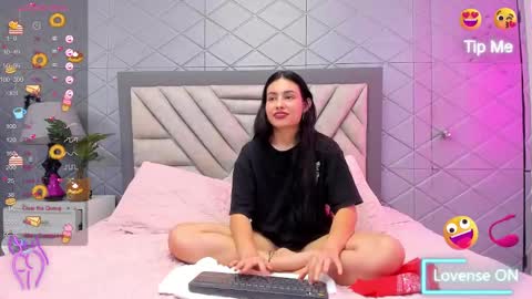 Snapshot of violetrousse chatting on 02-17-25, 06:26 Violet Rousse online show from 02-17-25, 06:26