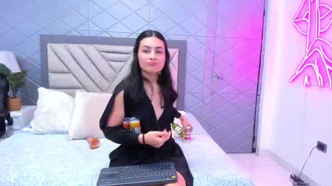 Snapshot of violetrousse chatting on 03-09-25, 11:25 Violet Rousse online show from 03-09-25, 11:25
