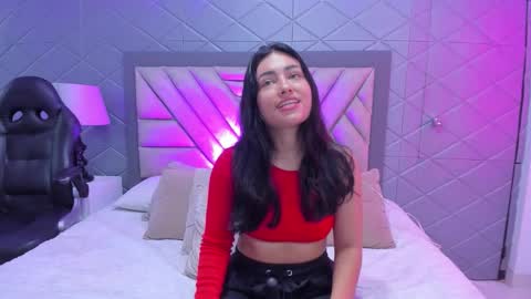 Snapshot of violetrousse chatting on 09-10-25, 02:28 Violet Rousse online show from 09-10-25, 02:28