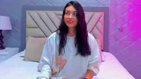 Snapshot of violetrousse chatting on 09-18-25, 04:09 Violet Rousse online show from 09-18-25, 04:09