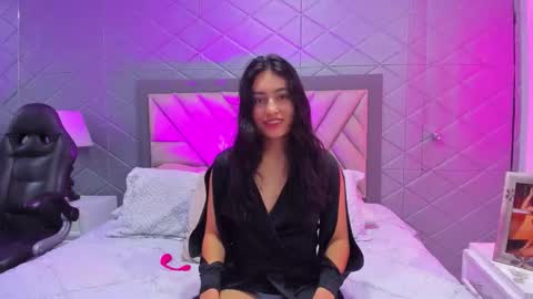 Snapshot of violetrousse chatting on 09-19-25, 02:18 Violet Rousse online show from 09-19-25, 02:18
