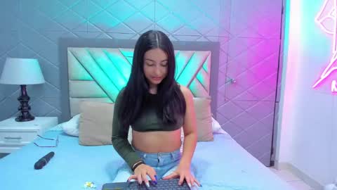 Snapshot of violetrousse chatting on 09-23-25, 04:54 Violet Rousse online show from 09-23-25, 04:54