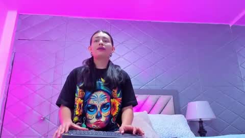 Snapshot of violetrousse chatting on 10-06-25, 02:47 Violet Rousse online show from 10-06-25, 02:47