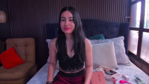 Snapshot of violetrousse chatting on 10-23-25, 02:38 Violet Rousse online show from 10-23-25, 02:38