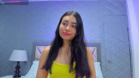 Snapshot of violetrousse chatting on 10-27-25, 02:43 Violet Rousse online show from 10-27-25, 02:43