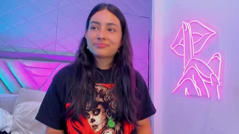 Snapshot of violetrousse chatting on 11-21-25, 06:17 Violet Rousse online show from 11-21-25, 06:17