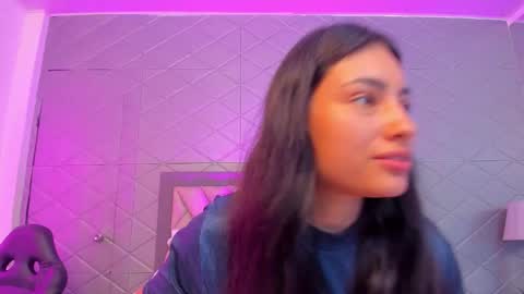 Snapshot of violetrousse chatting on 12-17-25, 05:52 Violet Rousse online show from 12-17-25, 05:52