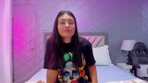 Snapshot of violetrousse chatting on 12-22-25, 04:59 Violet Rousse online show from 12-22-25, 04:59