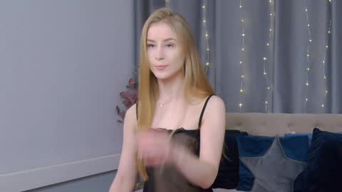 Snapshot of violetswone chatting on 01-07-25, 05:22 VioletSwone online show from 01-07-25, 05:22