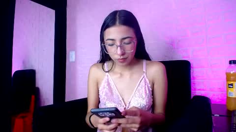 Snapshot of violett1126 chatting on 07-27-26, 03:35 1126 online show from 07-27-26, 03:35