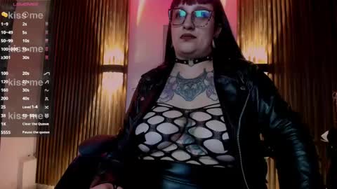 Snapshot of violett_8 chatting on 06-01-26, 10:11 violett_8 online show from 06-01-26, 10:11