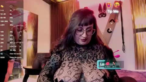 Snapshot of violett_8 chatting on 06-19-26, 05:56 violett_8 online show from 06-19-26, 05:56