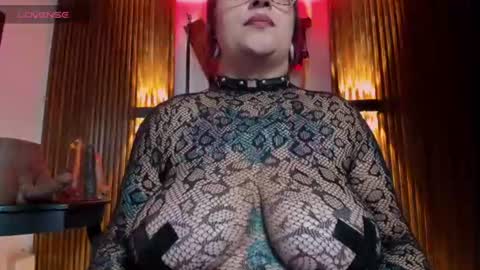Snapshot of violett_8 chatting on 07-04-26, 12:17 violett_8 online show from 07-04-26, 12:17