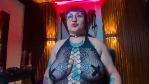 Snapshot of violett_8 chatting on 07-20-26, 10:45 violett_8 online show from 07-20-26, 10:45