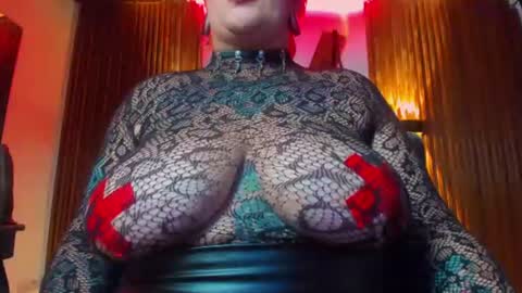 Snapshot of violett_8 chatting on 07-22-26, 08:33 violett_8 online show from 07-22-26, 08:33