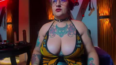Snapshot of violett_8 chatting on 07-24-26, 04:10 violett_8 online show from 07-24-26, 04:10