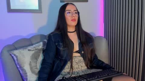  VIOLETT online show from 11-30-25, 10:03