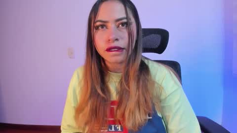 Snapshot of violett_red chatting on 09-14-25, 10:31 Violeta online show from 09-14-25, 10:31