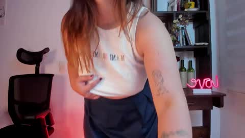 Snapshot of violett_red chatting on 03-08-26, 12:08 Violeta online show from 03-08-26, 12:08