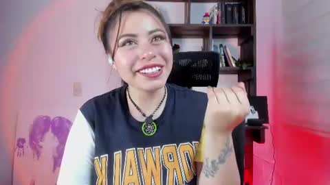 Snapshot of violett_red chatting on 07-14-26, 11:43 Violeta online show from 07-14-26, 11:43