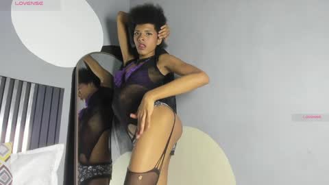 V I O L E T T E  online show from 05-13-26, 04:59