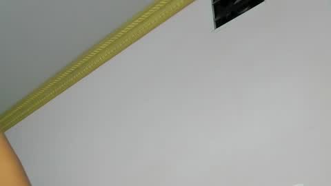 V I O L E T T E  online show from 06-08-26, 04:18