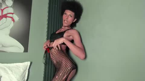 V I O L E T T E  online show from 06-11-26, 04:05
