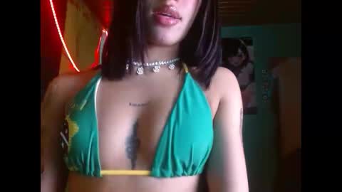 Snapshot of violetta_dreams chatting on 05-19-26, 05:19 violetta_dreams online show from 05-19-26, 05:19