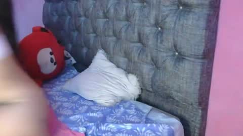 Snapshot of violetta_luna8 chatting on 06-23-26, 04:05 violetta online show from 06-23-26, 04:05