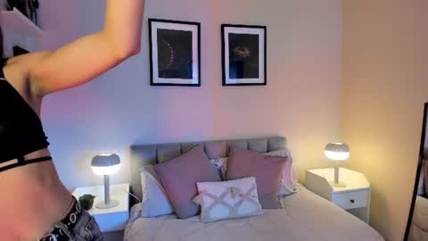 Violetta nur online show from 06-15-26, 06:32