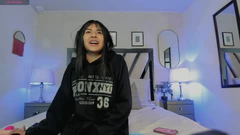 Snapshot of violettaa_stone chatting on 04-12-26, 07:19 Violettaa online show from 04-12-26, 07:19
