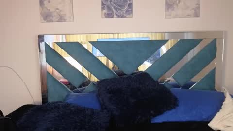 Snapshot of violettabloom1_ chatting on 10-11-25, 01:31 violettabloom1_ online show from 10-11-25, 01:31