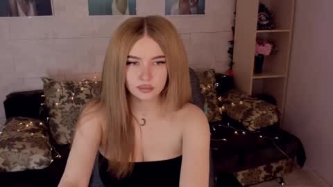 ViolettaOtis online show from 01-03-25, 11:35