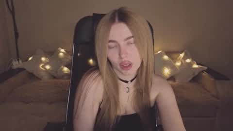 ViolettaOtis online show from 11-22-25, 01:43